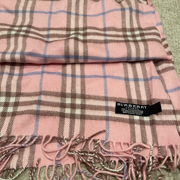Burberry scarf - Picture 1 of 4